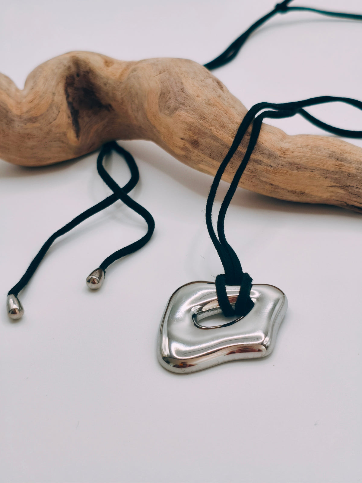 Collier Galet Argenté à lacet
