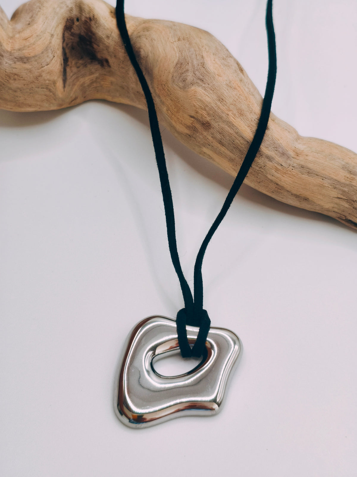 Collier Galet Argenté à lacet
