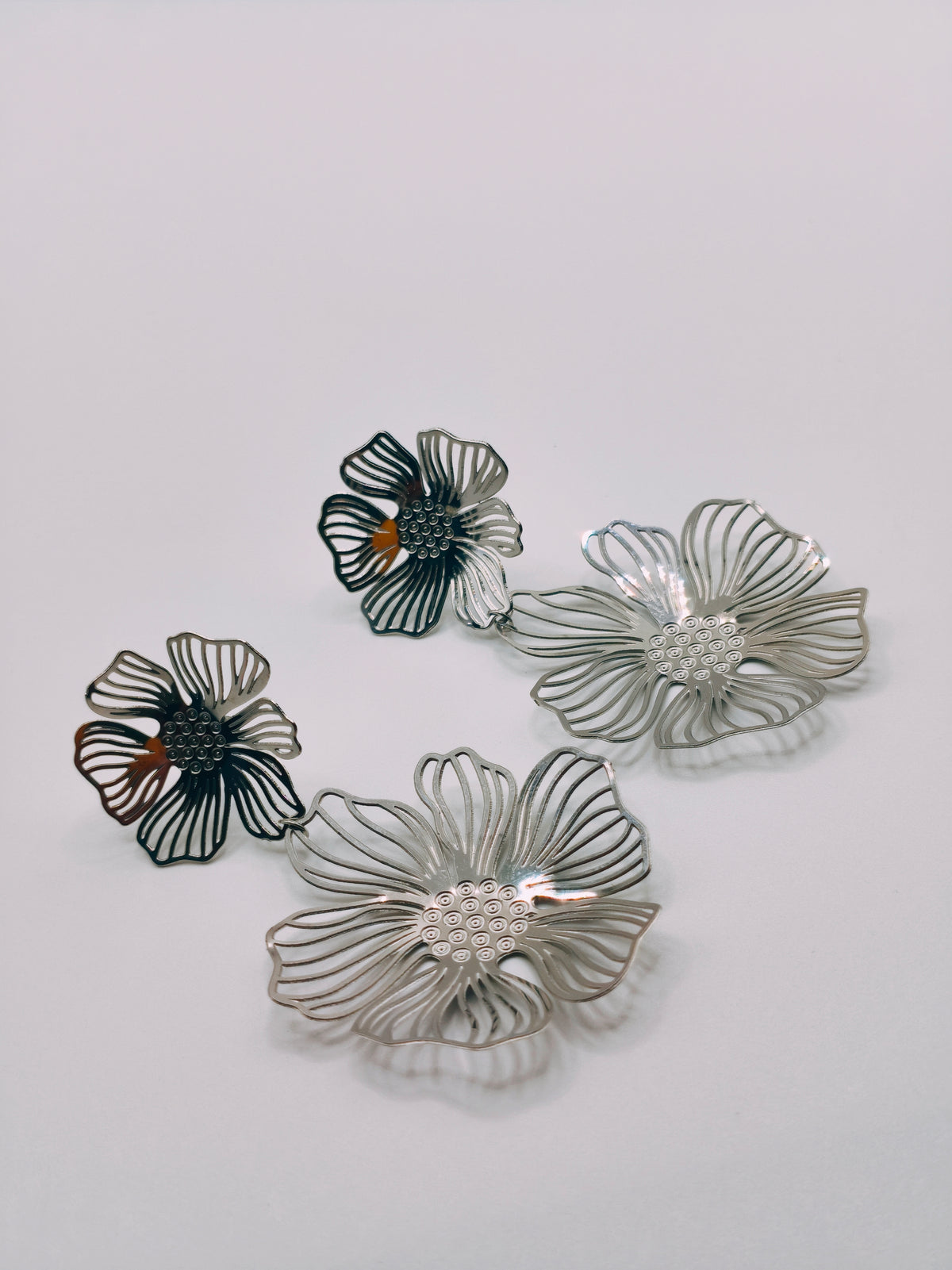Boucles d'Oreilles Fleur Nervurée Argentées