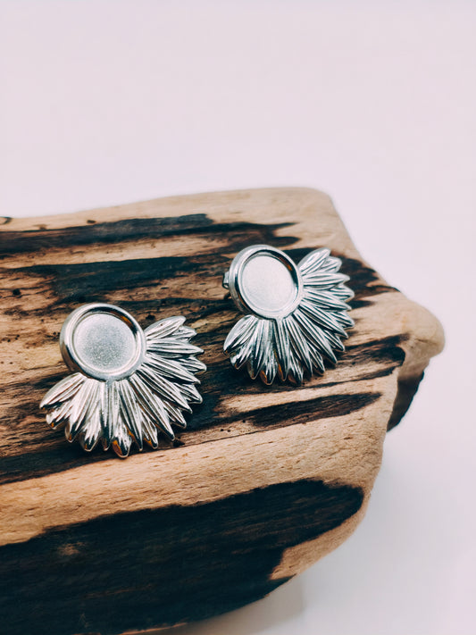 Boucles d'Oreilles Demi Fleur Argentées
