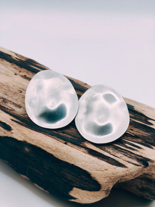 Boucles d'Oreilles Ovales Martelées Argentées