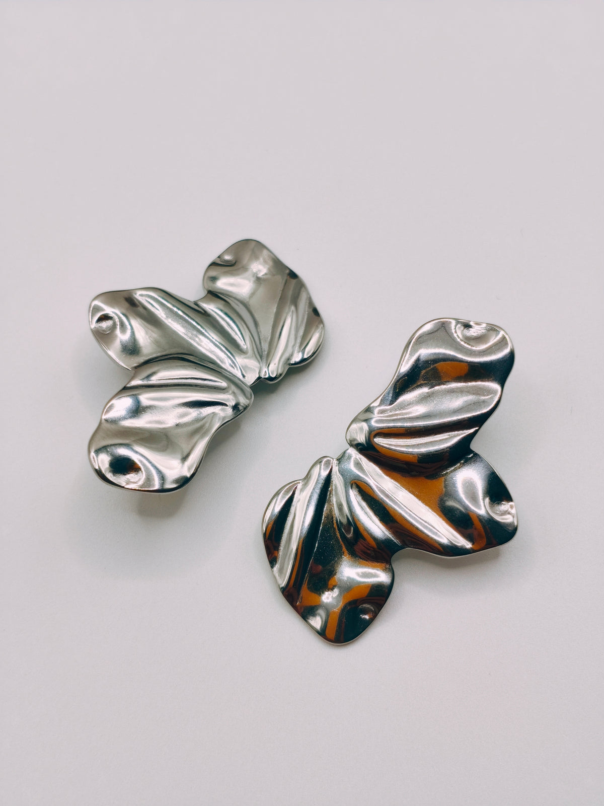 Boucles d'Oreilles Grande Demi Fleur Argentées