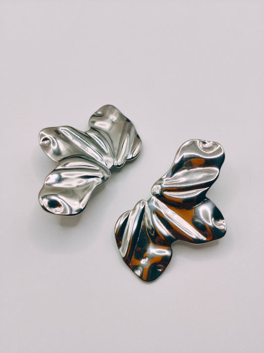 Boucles d'Oreilles Grande Demi Fleur Argentées